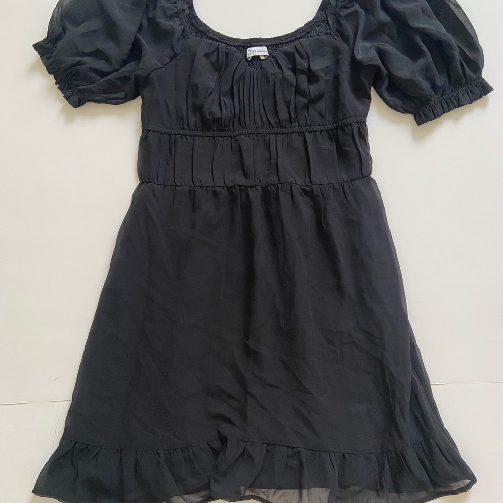 Hollister Babydoll Puff Sleeved Ruffle Edge Mini Dress in Black Size Medium
